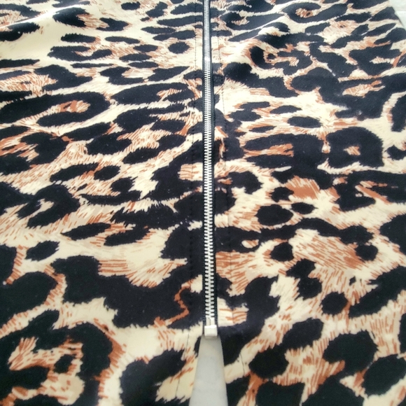 Leopard Print, Pencil, Zipup Skirt - Picture 5 of 5
